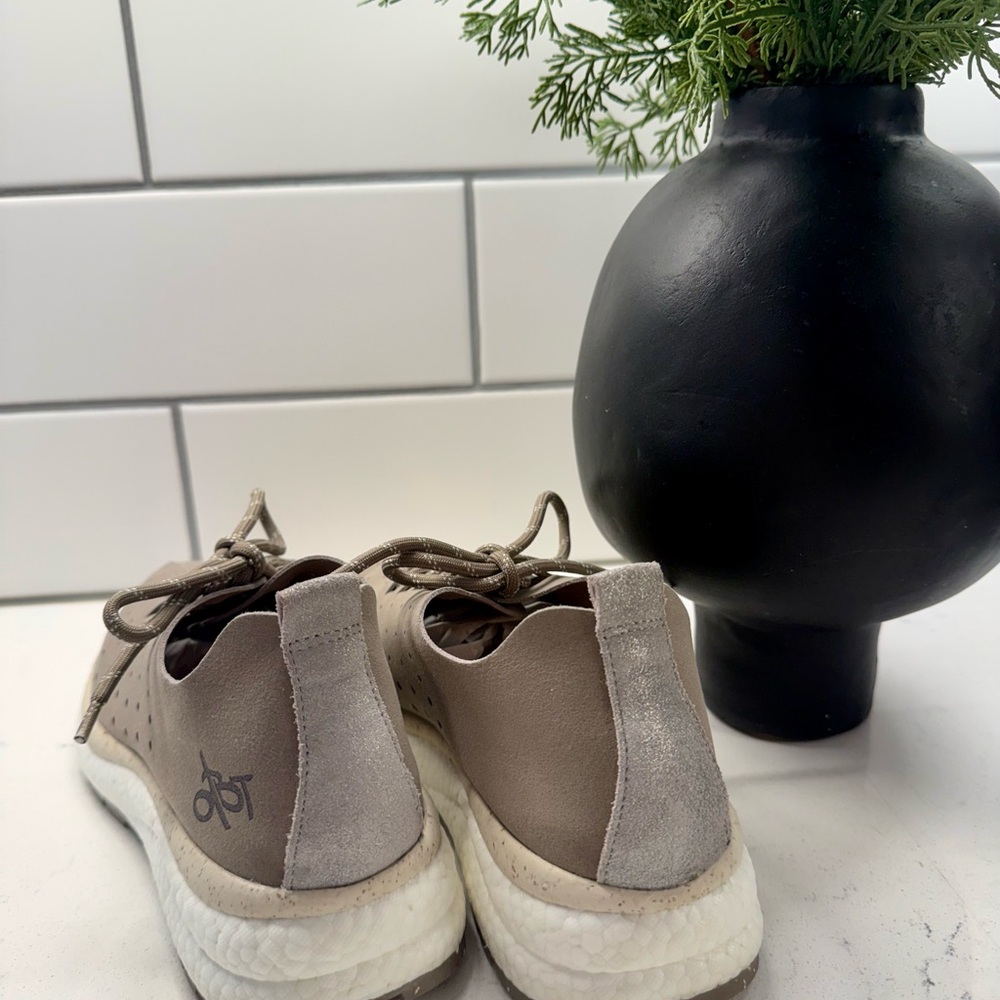 OTBT Women's ALSTEAD Sneaker Size 7 - Picture 8 of 9